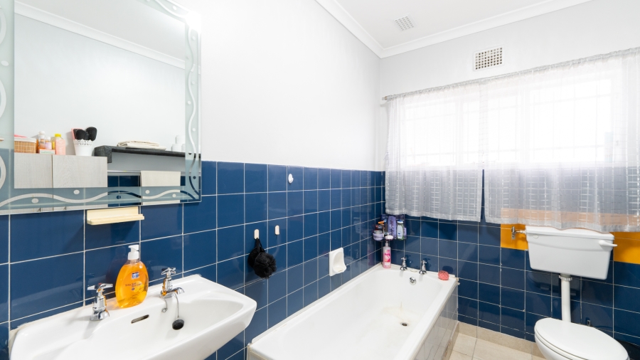 4 Bedroom Property for Sale in Peerless Park Western Cape